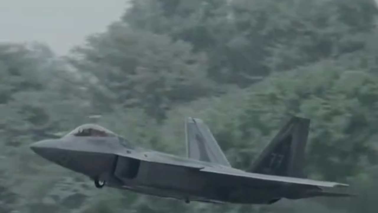 Unleashing the Beast: F22 Raftor"