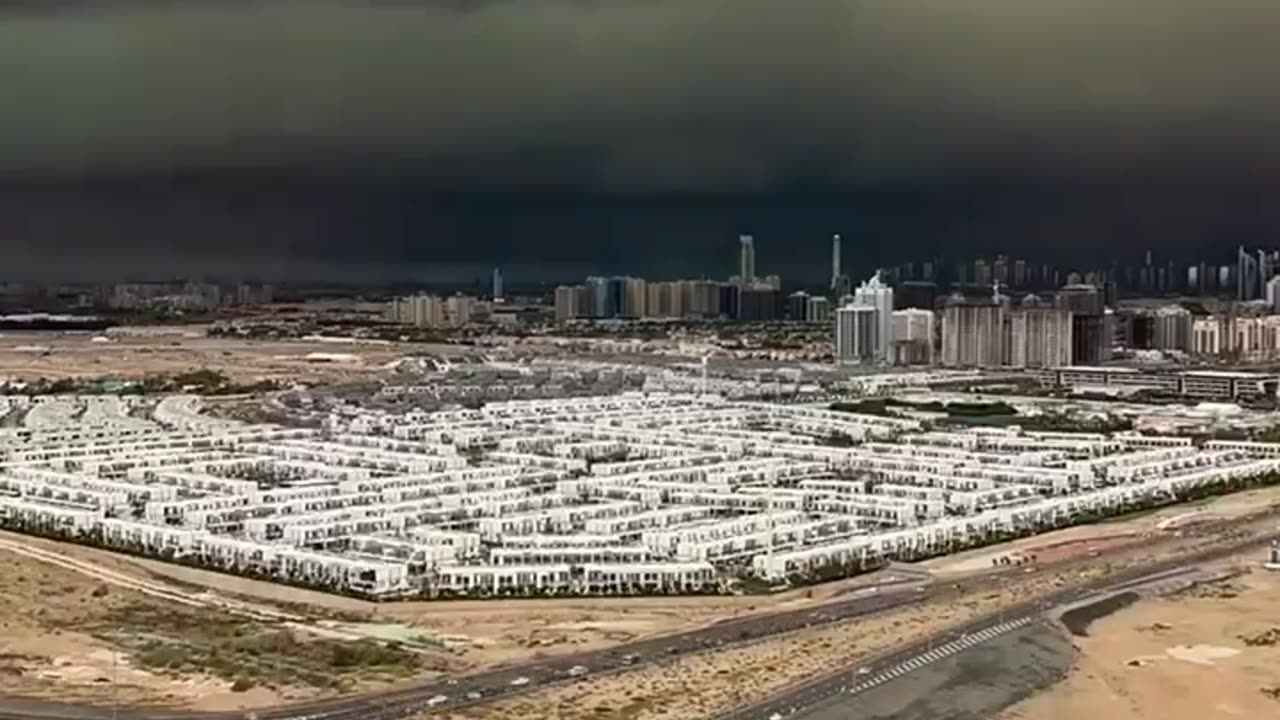 Timelapse of massive storm in Dubai that caused a biblical flood.