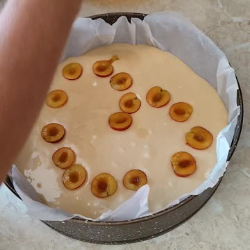 Decorating pie with fruits