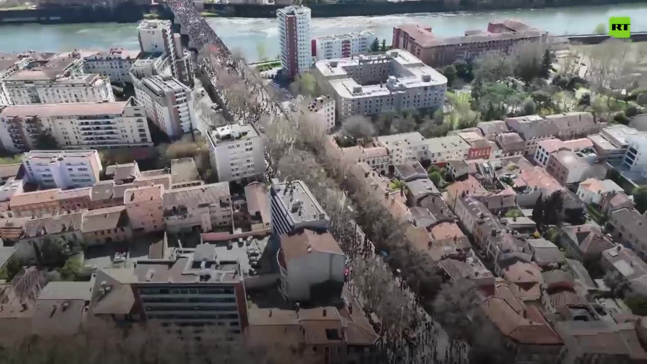 FRANCJA W całej Francji nadal odbywają się protesty.Wystarczy spojrzeć na skalę protestów w Tuluzie.