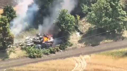 The ideal condition of the Russian tank in the steppes of Donbass looks like this