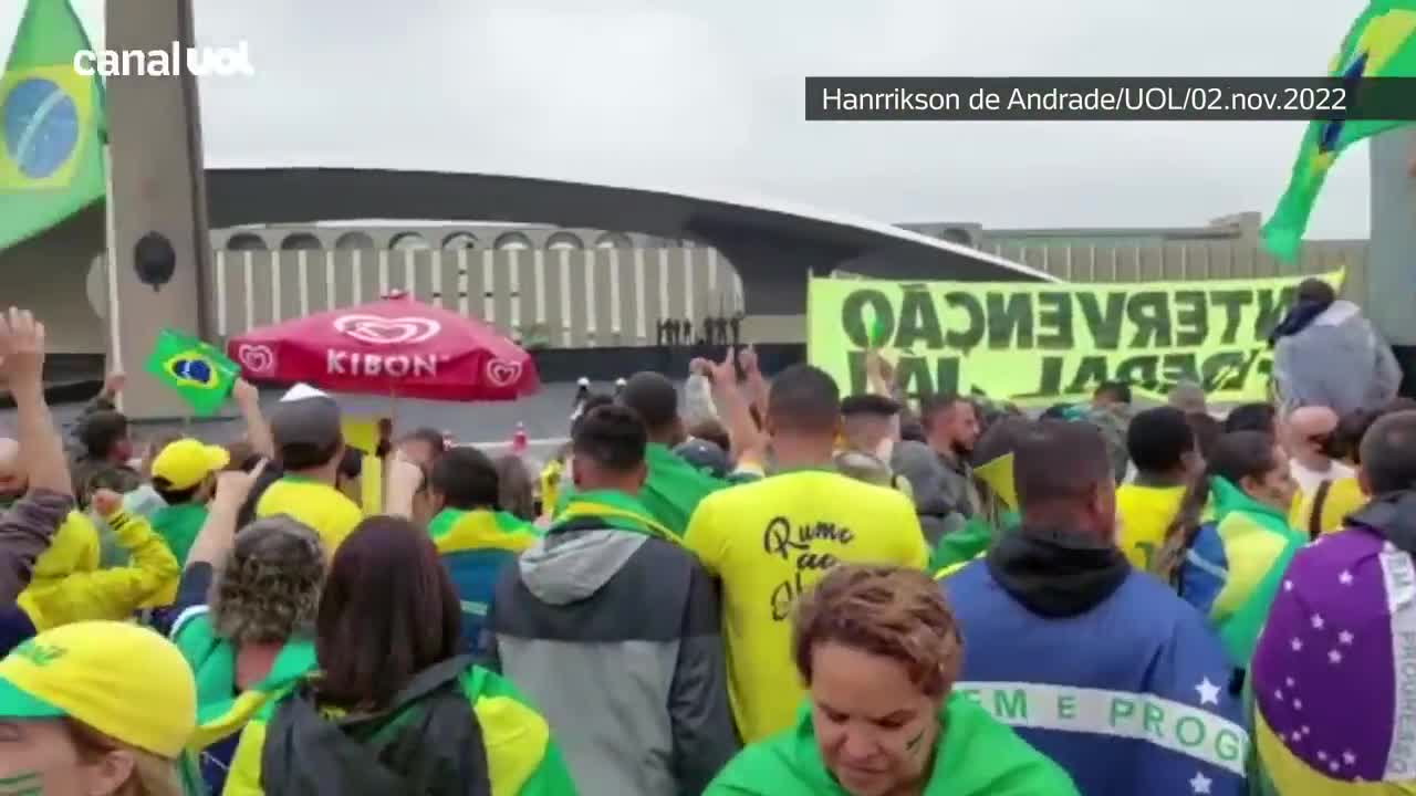 Bolsonaristas pedem intervenção e que Exército 'saia do quartel' em Brasília