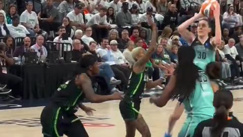 NBA - Liberty storm back from down 15 down! Lynx lead 62-61 heading into the 4Q on ESPN 🍿🍿