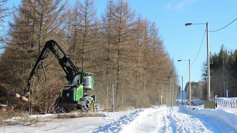 Finland begins construction of Russian border fence