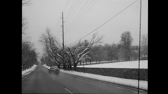 2010-12-04 ~ One Saturday on Paris Pike in the Snow ~ Approaching Paris, KY