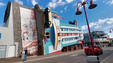 Niagara Falls - Clifton Hill Walking Tour