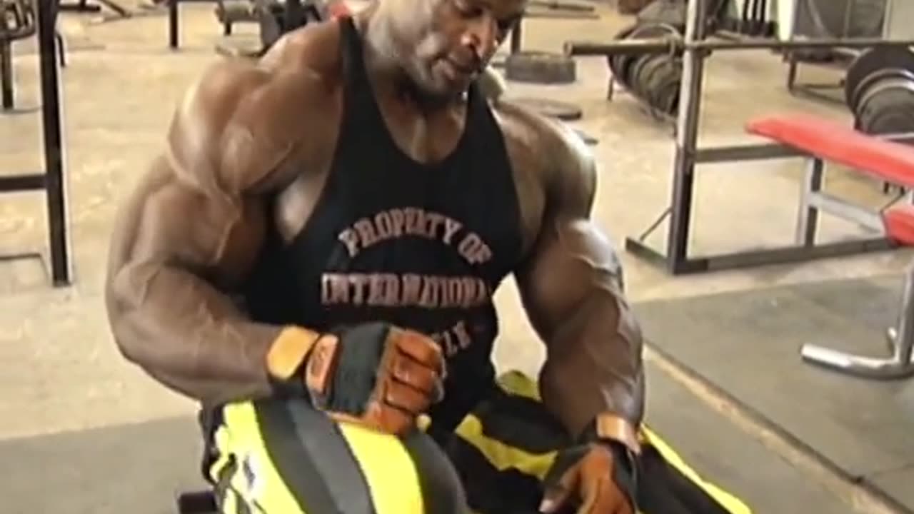 Ronnie COLEMAN Huge Chest Flies.