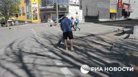 Do Mariupolu se od osvobození od nacistů zvolna vrací život