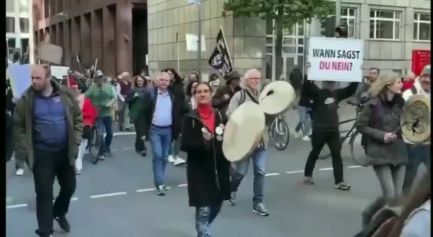 Farmers in Germany 🇩🇪 join Civilians