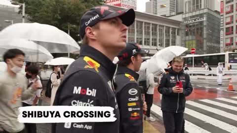 F1 Drivers Race Down World’s Busiest Street 🇯🇵