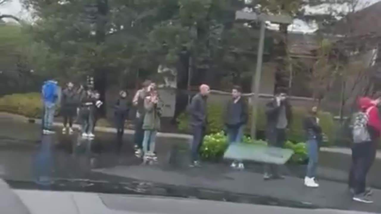 MASSIVE Line Forms Outside of San Francisco Silicon Valley Bank Branch as Bank Folds