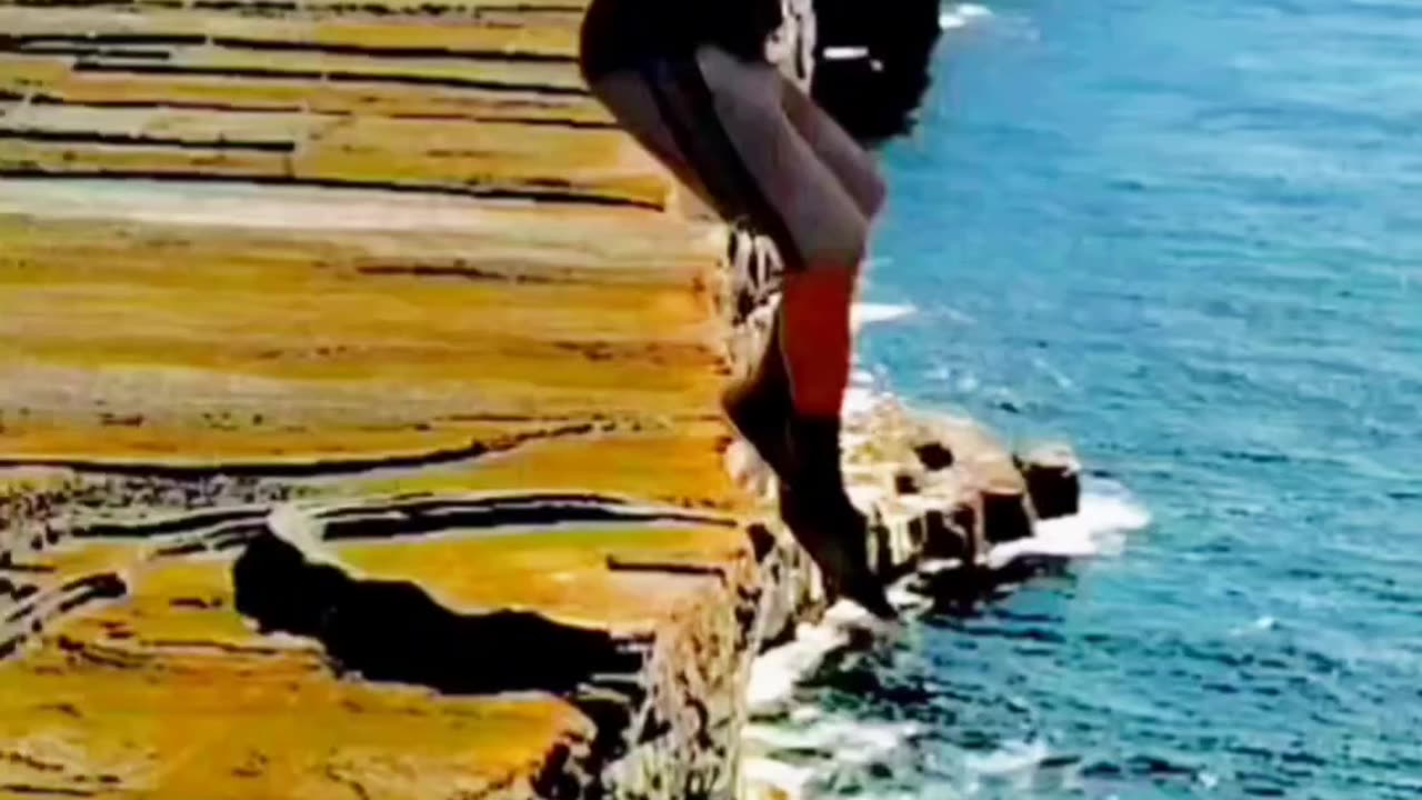 Simplang Trip: Jump from the sea cliff...