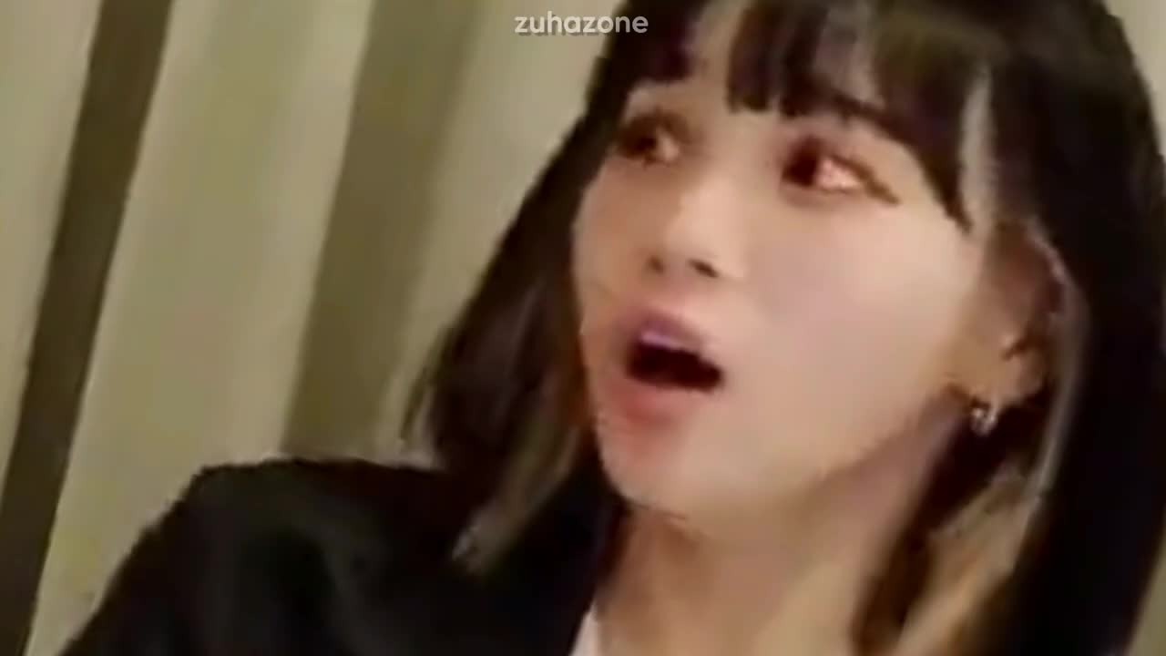 kazuha's face melted because of chaewon