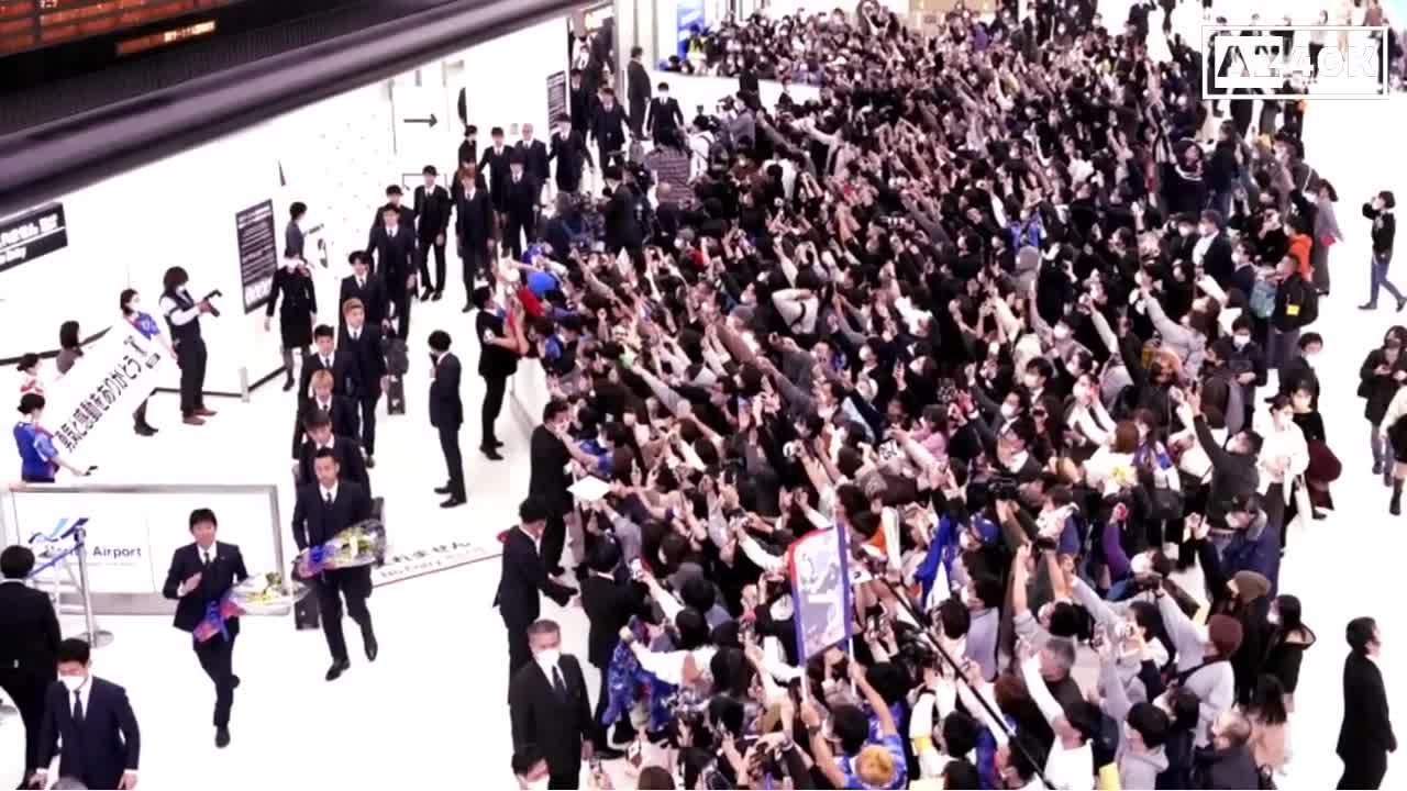 Japan Team Amazing Welcome on Arrival Back in Japan After Exit From World Cup