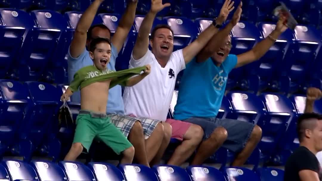 Funny kid dance on miami marlins😂😂😂