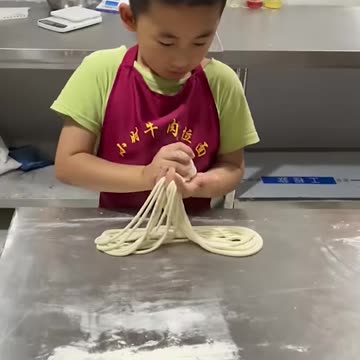 This little guy can turn doughs into noodle brilliance!