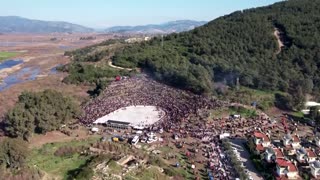 Locals defend Turkish camel wrestling festival