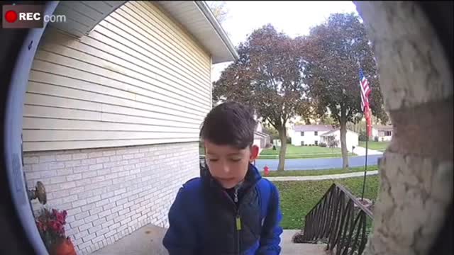 Son Found a “Creative ” Way to Update his Dad via Ring Video DoorBell