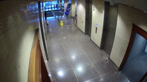 8003FCOB01ElevatorLobby_2021-01-06_08h00min00s717ms.mp4