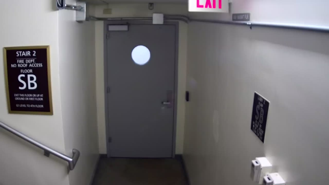 6160RHOBSBRSBST2StairwaySide_2021-01-05_22h00min01s253ms.mp4