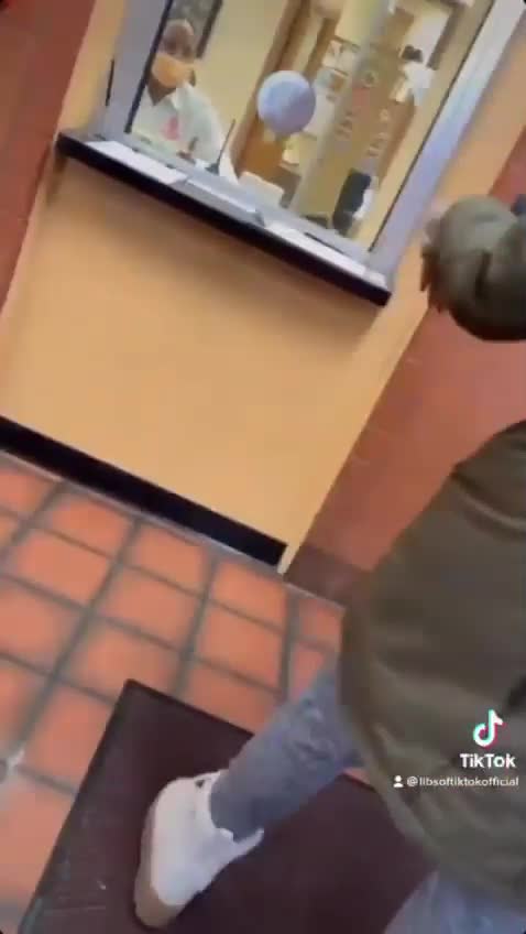 N.Y. Parents go Straight Ballistic Find out Kids Locked in Library over No Mask