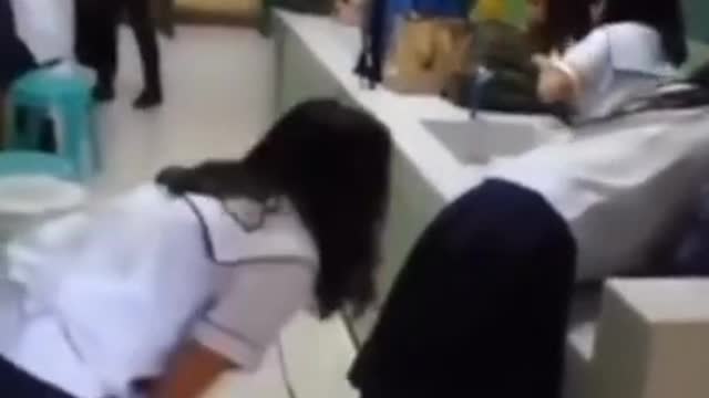 WHEN YOU TRUST YOUR FRIEND | hahahah