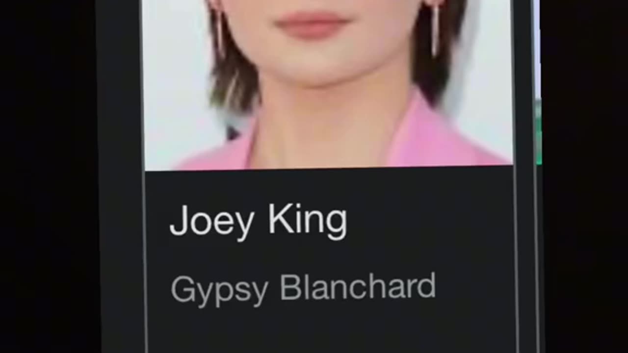 ISNT THAT THE ACTRESS THAT PLAYS GYPSY ROSE BLANCHARD IN THE NETFLIX SERIES THE ACT?!