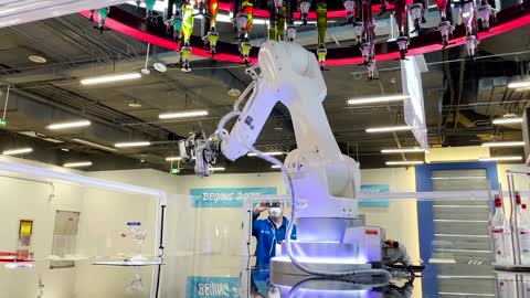 Robot bartender serves Olympic cocktails in Beijing