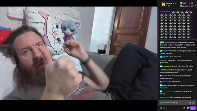 2022-11-17 (3bis) - chaise + chargement - Twitch Decheterie (version avec chat)