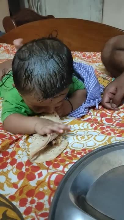 BUTI CUTE BABY EAT ROTI