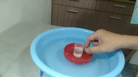 鹽水受電磁力牽引而位移的實驗