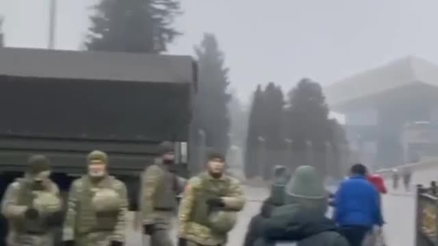 Kazakhstan's National Guard forces have set up roadblocks as they approach government facilities in