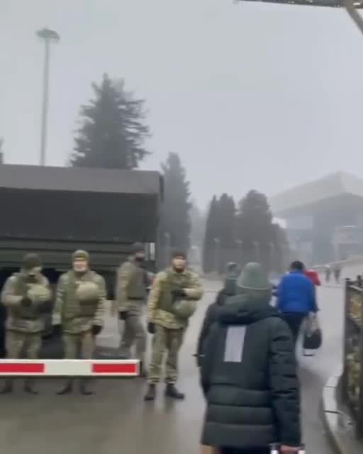 Kazakhstan's National Guard forces have set up roadblocks as they approach government facilities in