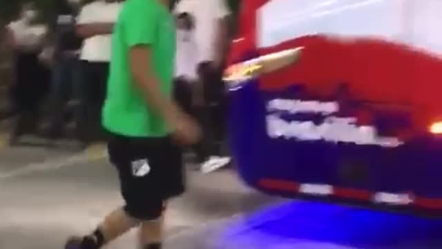 Teófilo Gutiérrez confunde el bus de Junior