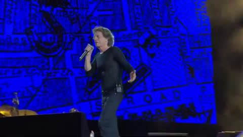 Rolling Stones’ Mick Jagger Praises Justin Trudeau during Concert, Instantly Regrets It