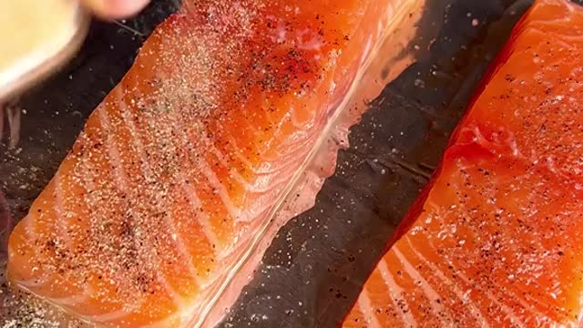 This salmon is sooo good and takes less than 15 minutes to make save this for later 😋