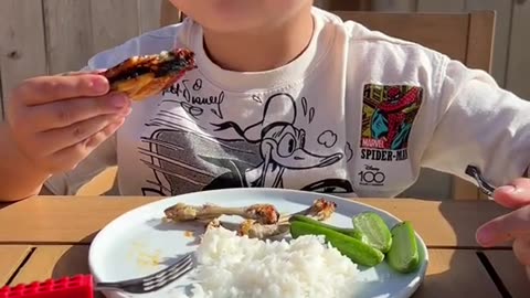 So fUnny !!! Young kid eats chicken