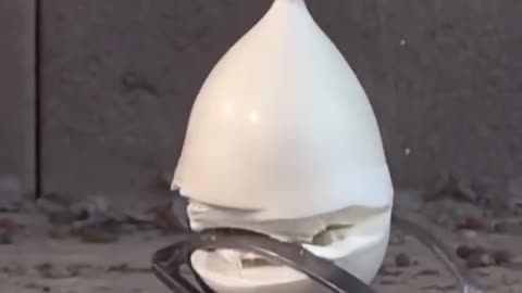 How strong is a non-newtonian fluid 😨