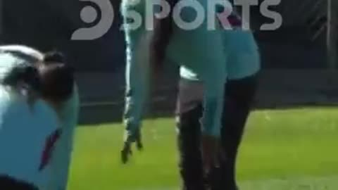18 years old soccer star Linda Caicedo grabs chest, falls to the ground during practice