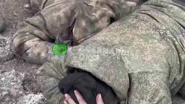 This is how Ukrainian soldiers treat Russian prisoners of war