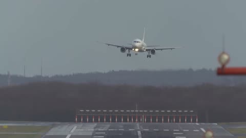 CROSSWIND LANDINGS DURING A STORM AT DÜSSELDORF - AIRBUS A380 GO AROUND, B767, B777