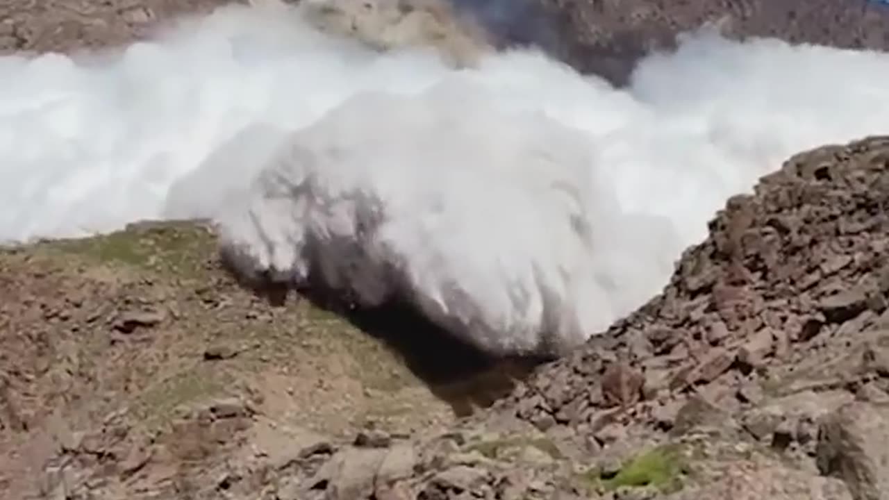 Crazy Video: Massive Avalanche Strikes Photographer While Camera Rolls