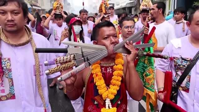 Cheek-piercing Thai Taoist festival returns