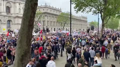 A massive anti locked down in central London today_1