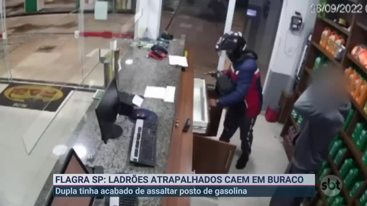 Bandidos caem em buraco durante tentativa de fuga após assalto | Primeiro Impacto (29/09/22)