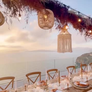 The warm, earthy colors and the cosy feeling of this wedding 🧡😍