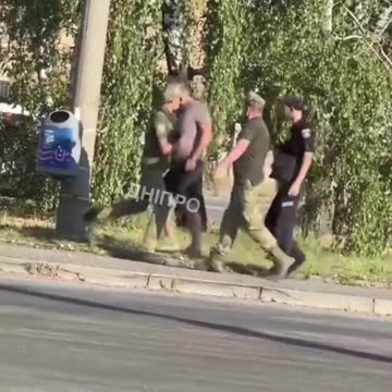 The Ukrainian Zelensky regime's abductors tries to abduct a man in the Dnieper