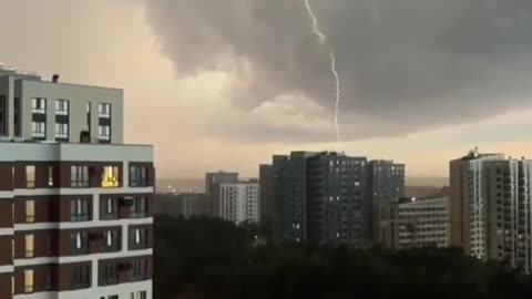 How Many Lightning Strikes The Building In 7 Seconds?