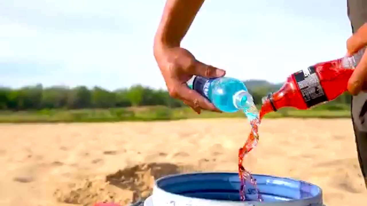 expariments ; big davilS TOOTHPAST EXPLOSUION FROM COCA COLA FANTA MIRIDA AND MENTOS