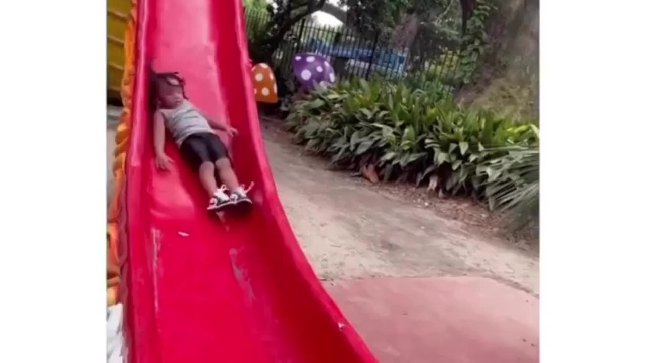 This kid will hates slides now😂😂😂😂